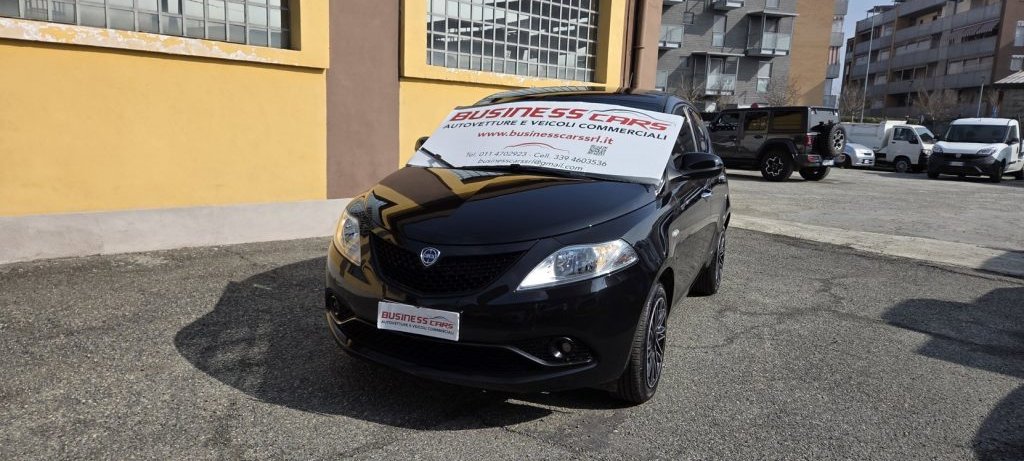 Lancia Ypsilon 1.0 FireFly Hybrid 70 CV Gold