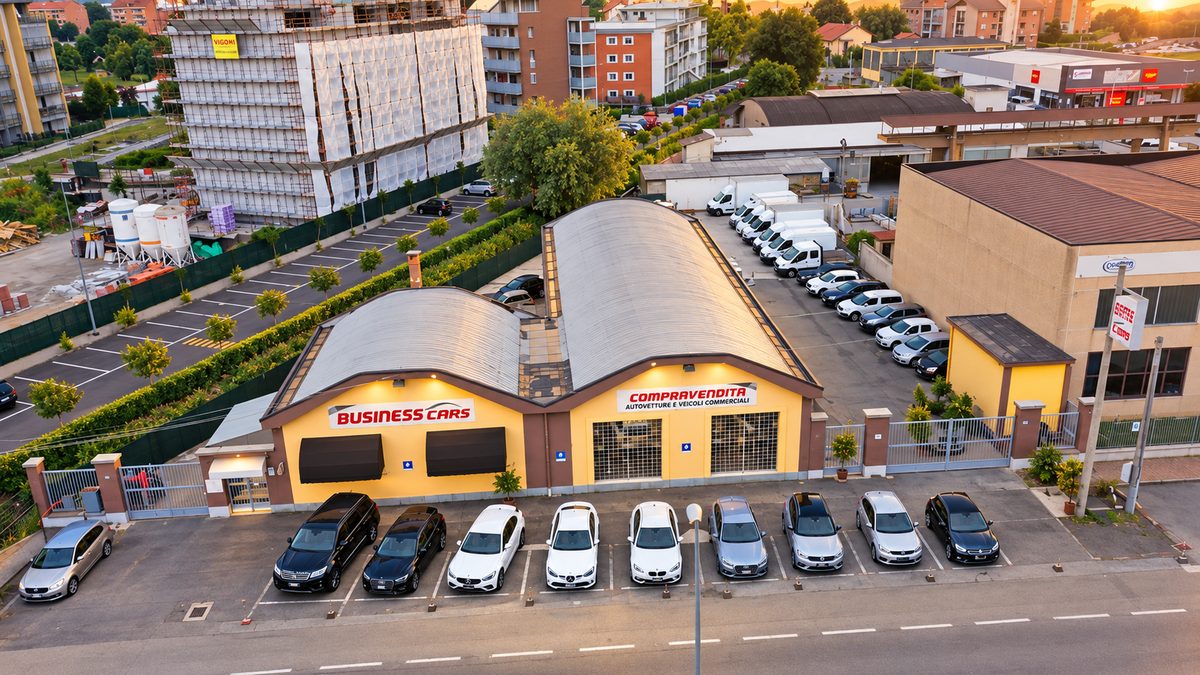 La sede di Business Cars in via Lanzo 98/100 a Borgaro Torinese, vista dall'alto